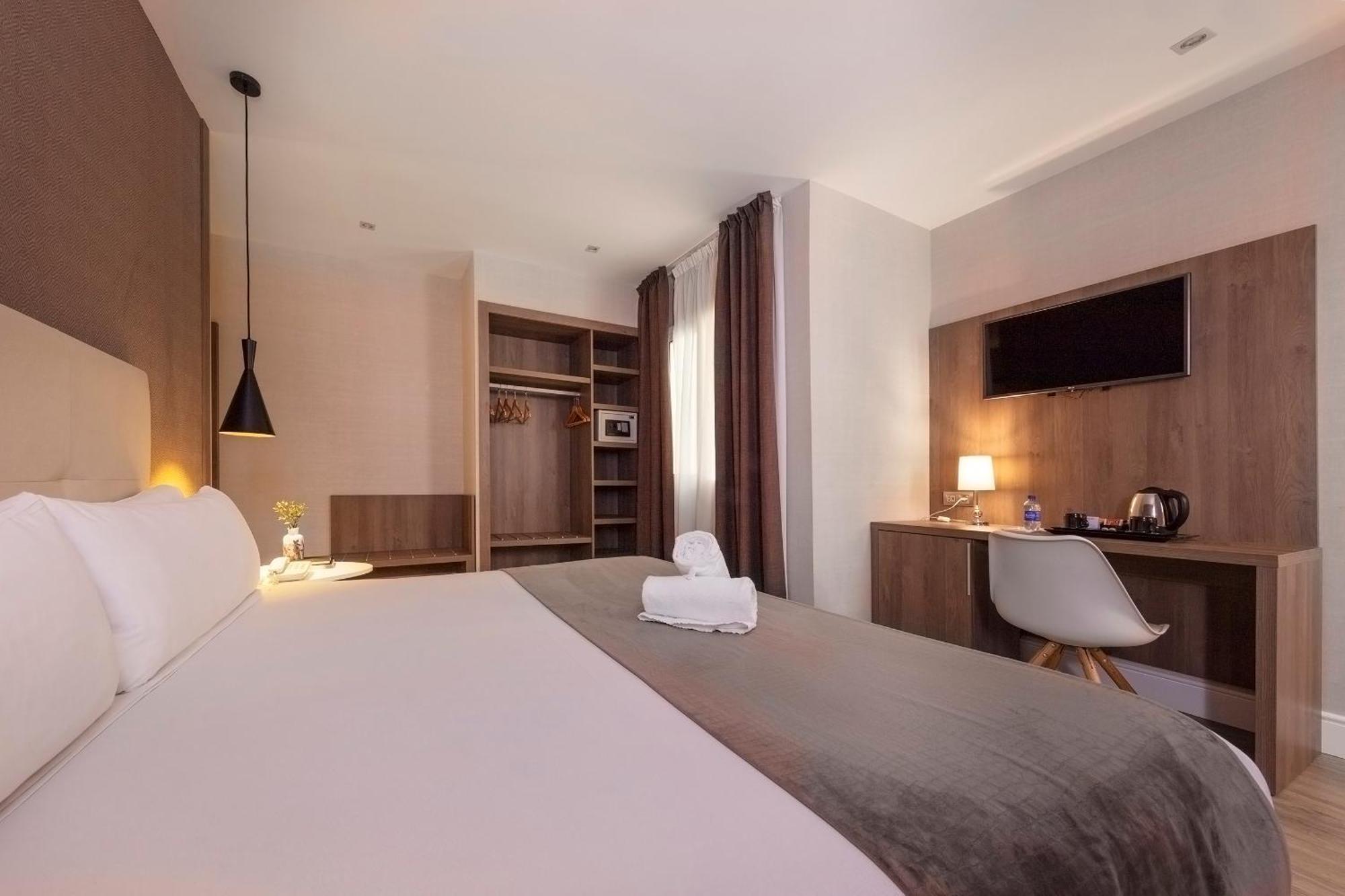 Hotel Oasis Barcellona Esterno foto