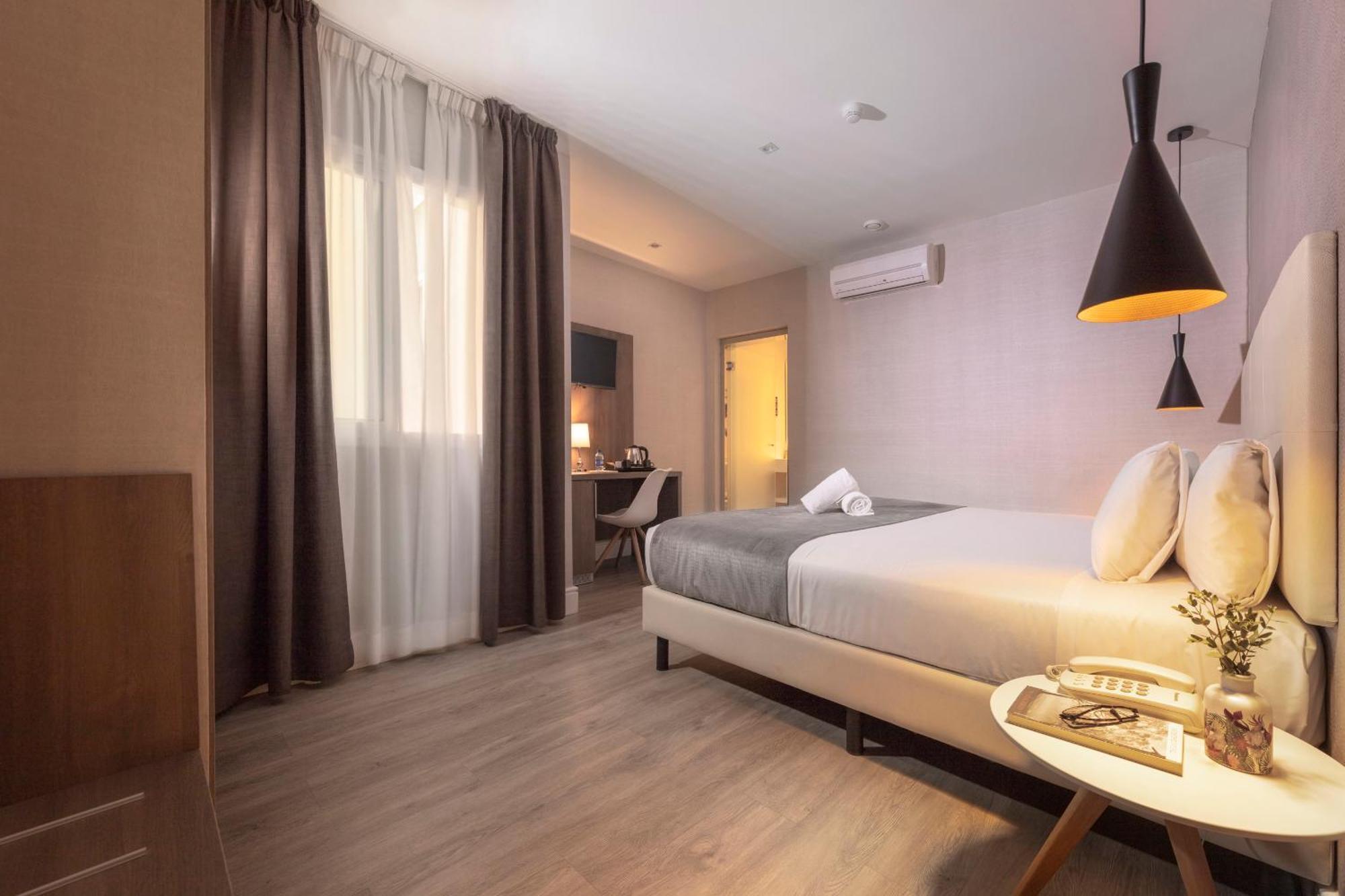 Hotel Oasis Barcellona Esterno foto