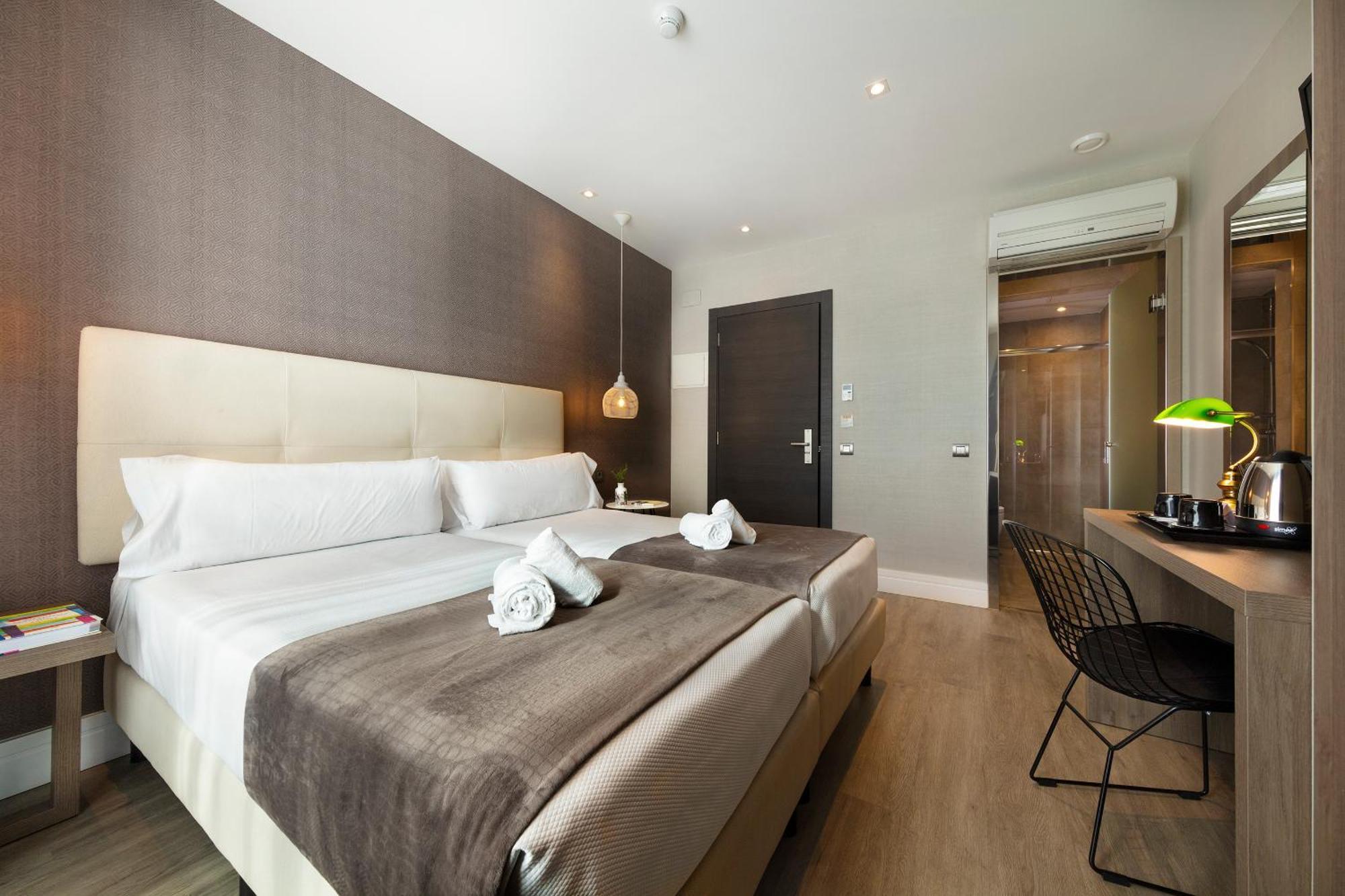 Hotel Oasis Barcellona Esterno foto