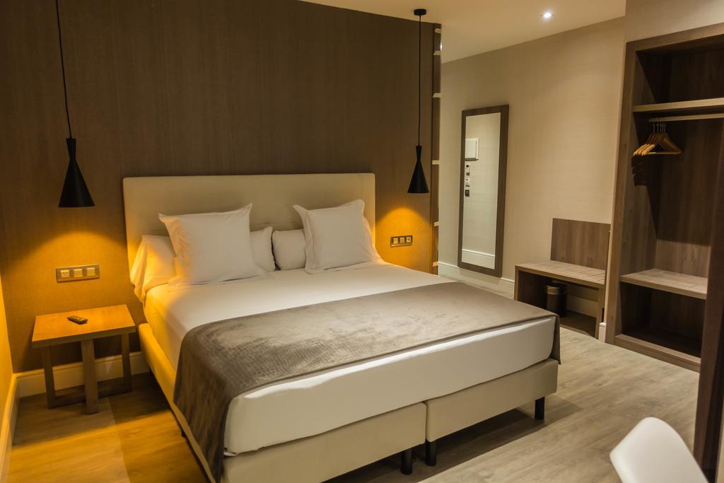 Hotel Oasis Barcellona Esterno foto