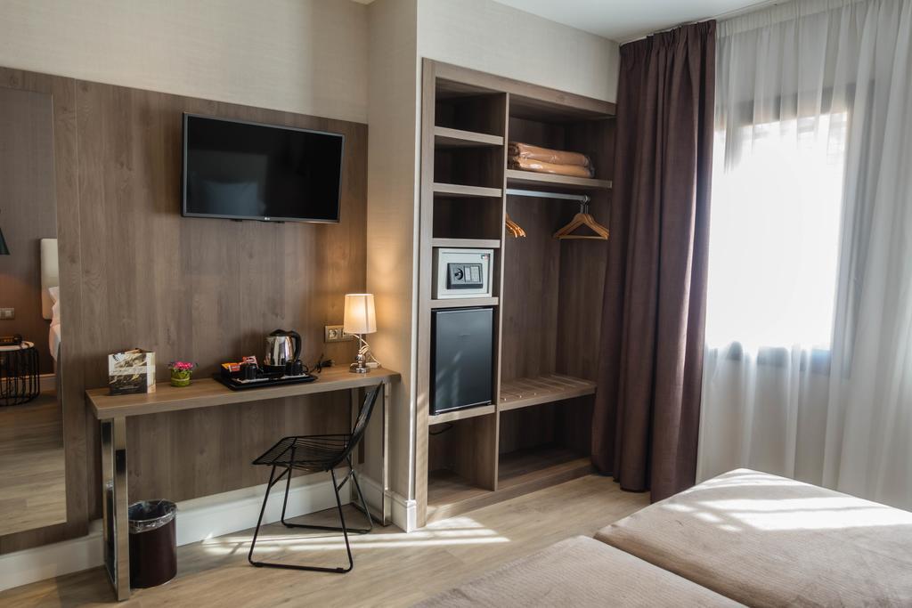 Hotel Oasis Barcellona Esterno foto