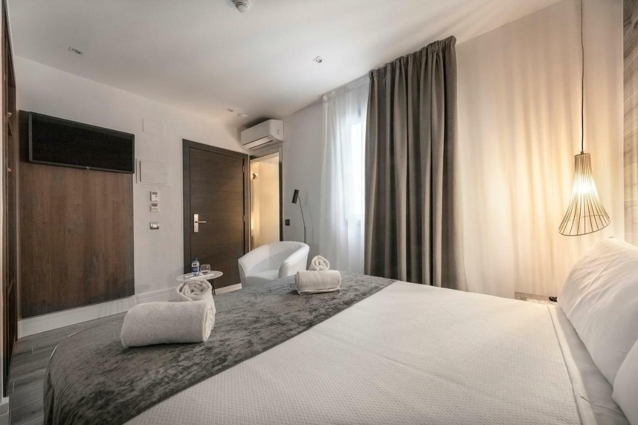 Hotel Oasis Barcellona Esterno foto